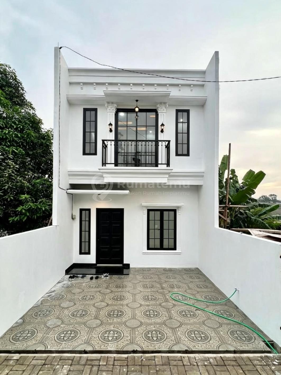 Dijual Rumah baru di Cipedak, Jagakarsa, Jakarta Selatan Lantai granit putih corak 60x60