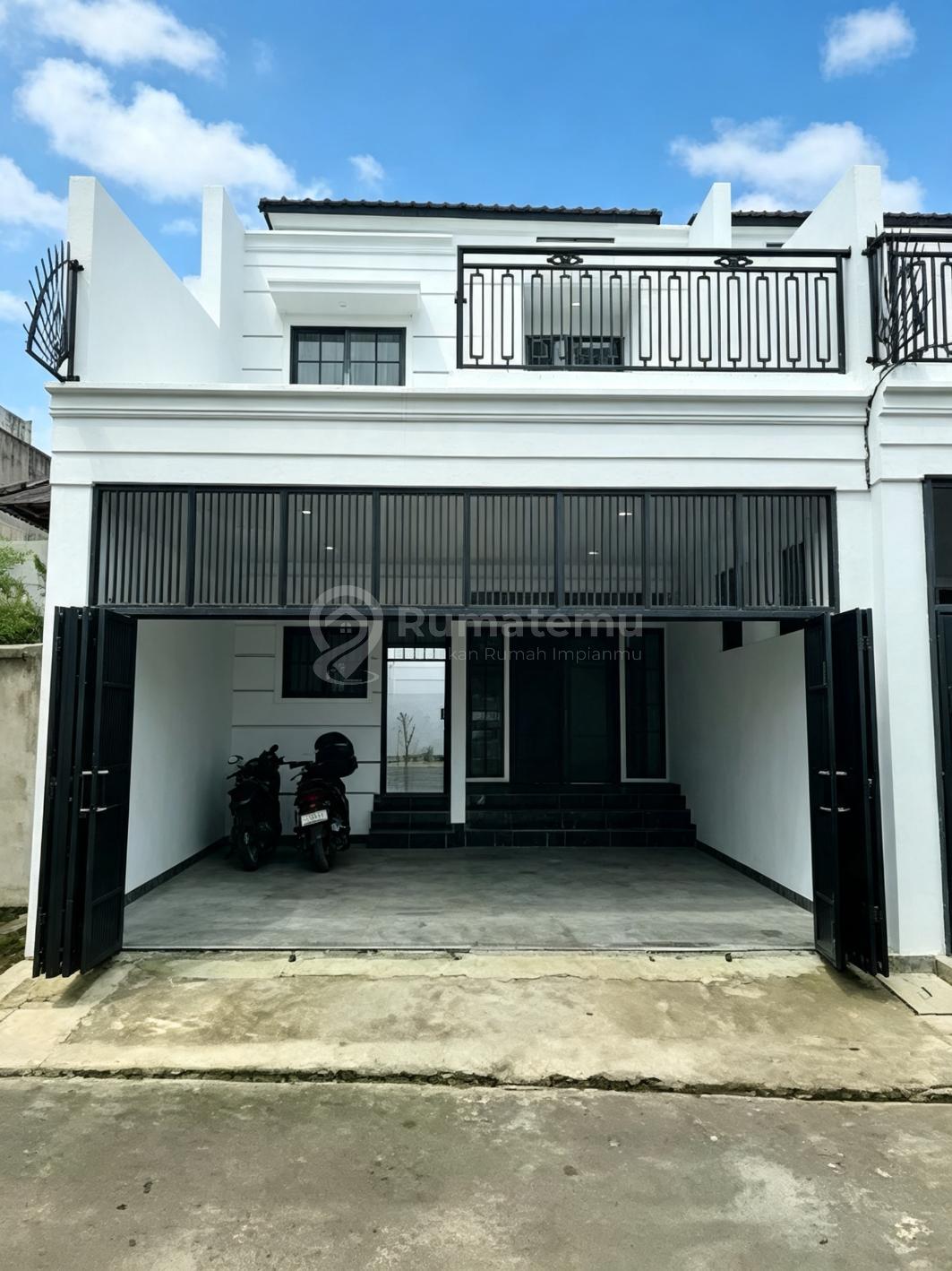 Rumah Baru Dalam Komplek di Pondok Kelapa