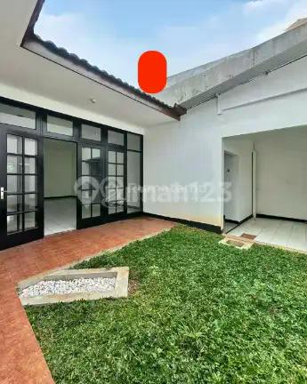 Rumah di Komplek Tanjung Barat Indah, 350 Meter ke Tb Simatupang