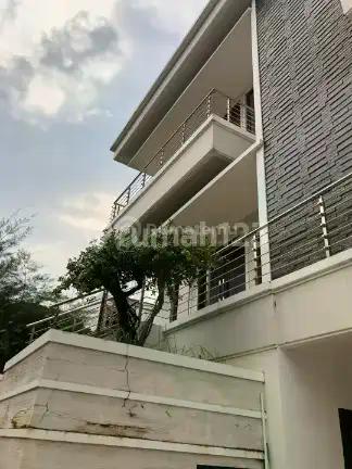 Rumah Mewah Permata Buana 4+1 Br Fasilitas Lengkap