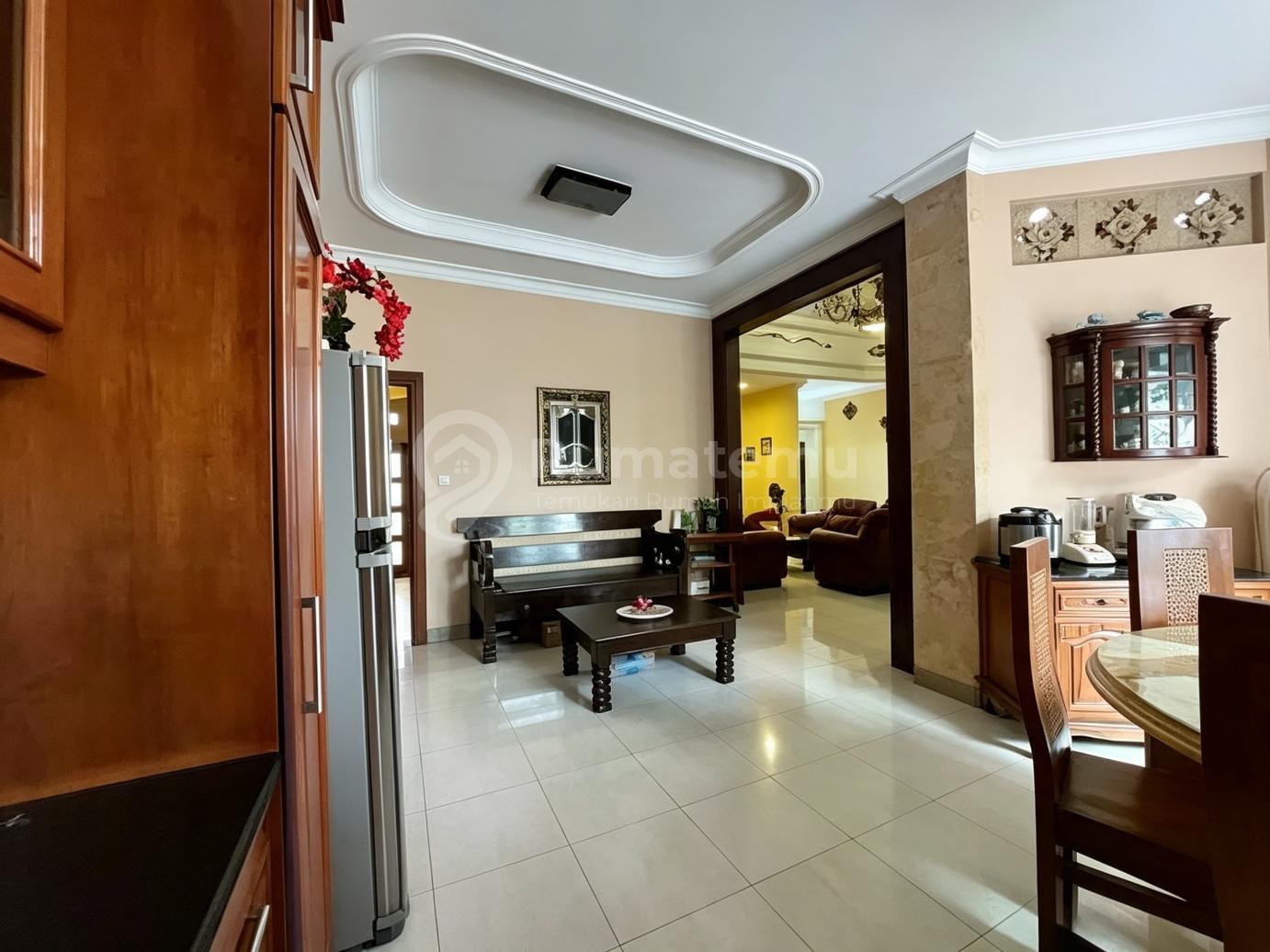 Rumah Siap Huni Semi Furnished, 400 Meter ke Jln Bambu Apus Raya