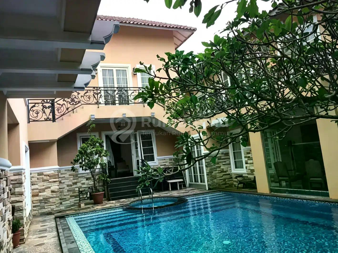 Dijual Rumah di Baverly Golf Lippo Tangerang dgn swimmingfool
