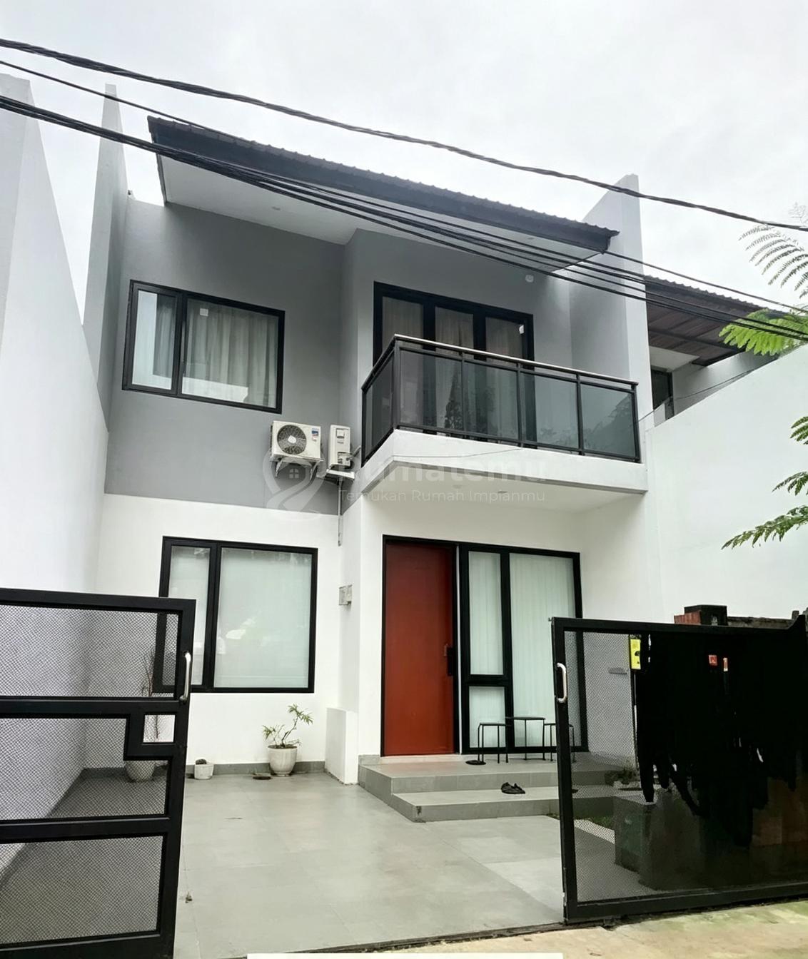 Dijual Rumah 2 Lantai, Cantik Siap Huni di Kencana Loka BSD