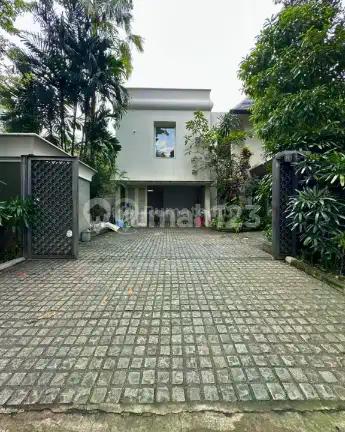 Dijual Rumah di Brawijaya, Dekat Hotel Darmawangsa, Keb. Baru