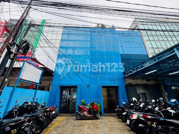 Dijual Ruko Gandeng 3 Lantai di Pinggir Jalan Kebayoran Baru