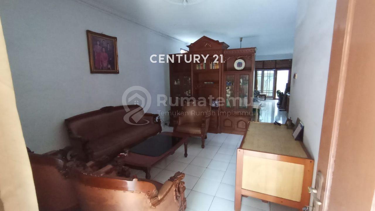 Rumah Siap Huni 2 Lantai Pulogebang Permai, LT 297 m² LB 226 m², 5+1 KT