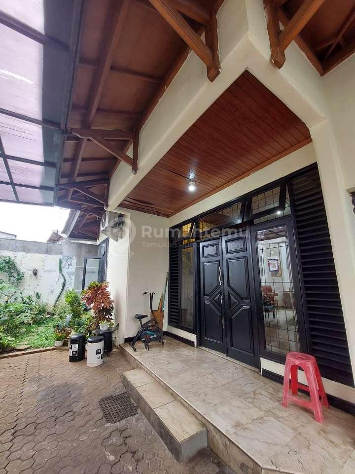 Rumah Lama Kokoh di Jati Padang – Parkir 6 Mobil, Lokasi Strategis
