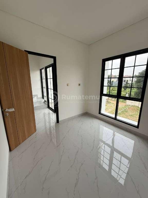 Rumah 2.5 Lantai di Kav.AL GDC Depok