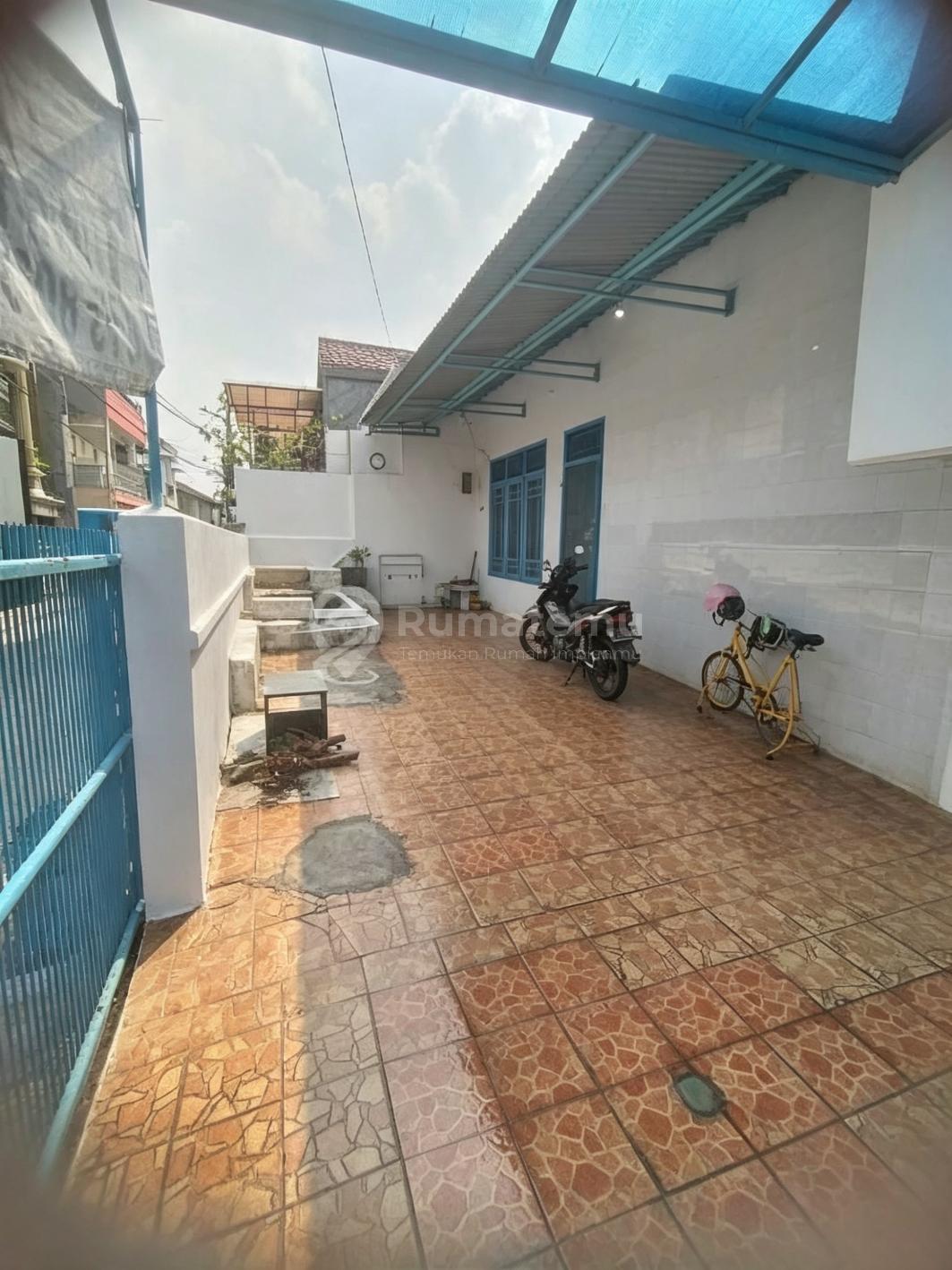 Dijual rumah terdapat Carport 2 Mobil Row Jalan 2 Mobil Kelapa Gading, Jakarta Utara