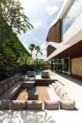 Luxury Villa Walking Distance To The Beach Ready For Leasehold