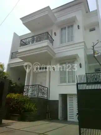 Dekat Blok M, Dijual Rumah Mewah Siap Huni di Panglima Polim Jakarta Selatan