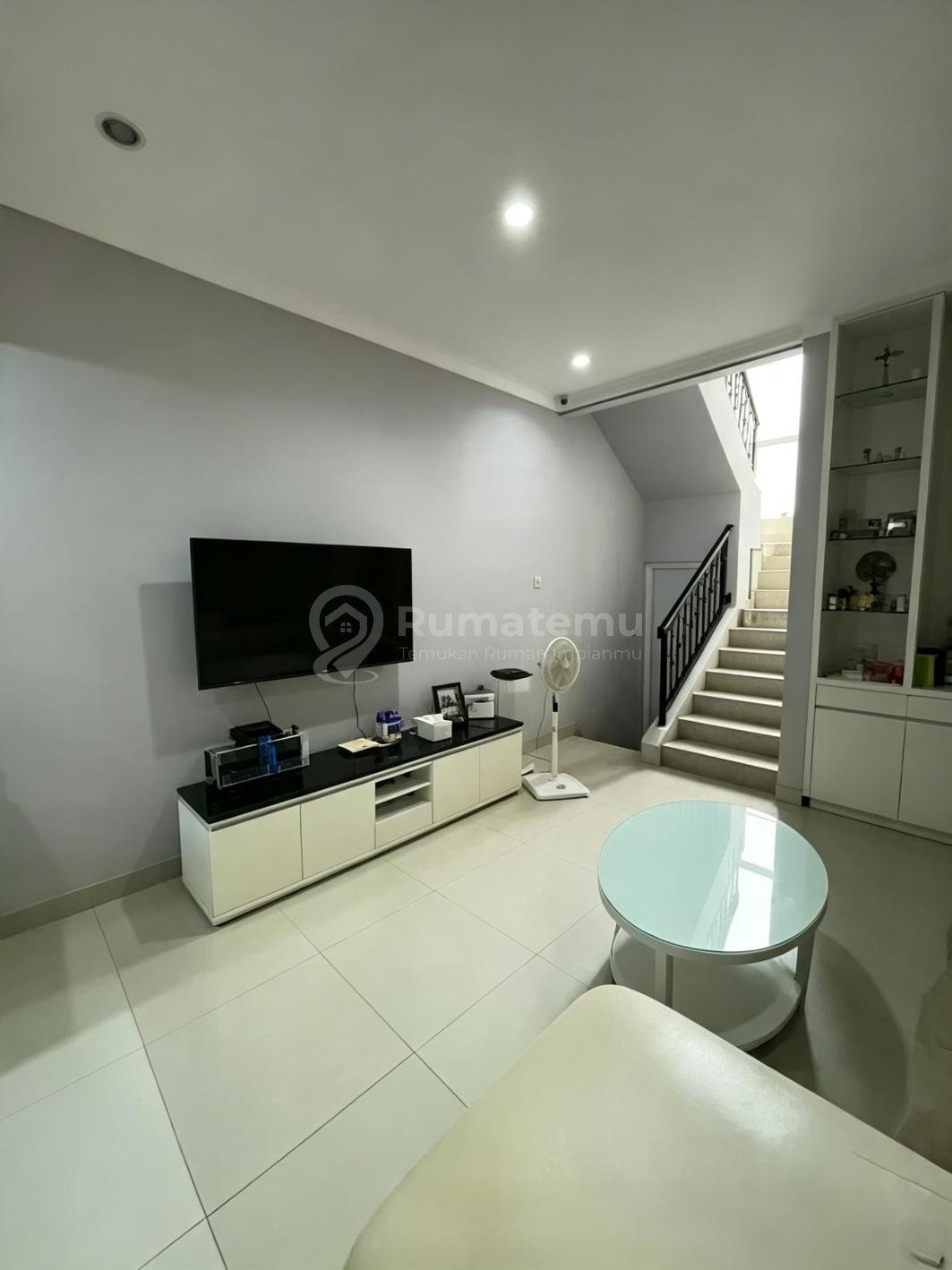 Rumah Kenari Golf di Pik