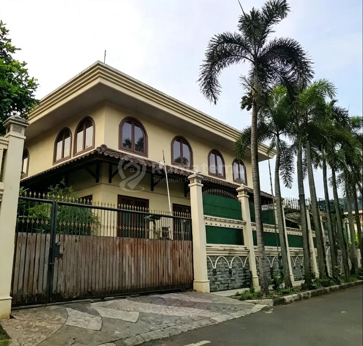 Dijual Rumah 2 LT Taman Kebon Jeruk, Meruya Selatan, Jakbar