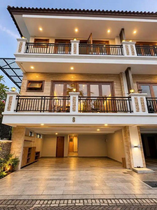 LEBAK BULUS PRIME! Sewa Rumah 3 Lantai, Fasad Elegan & Interior Premium