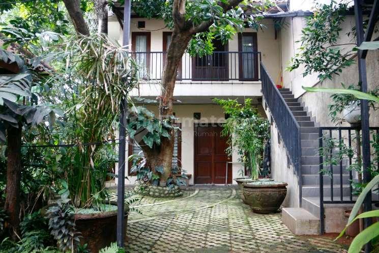 Jual rumah minimalis dan asri yang sangat luas di Pondok Labu, Cilandak, Jakarta Selatan