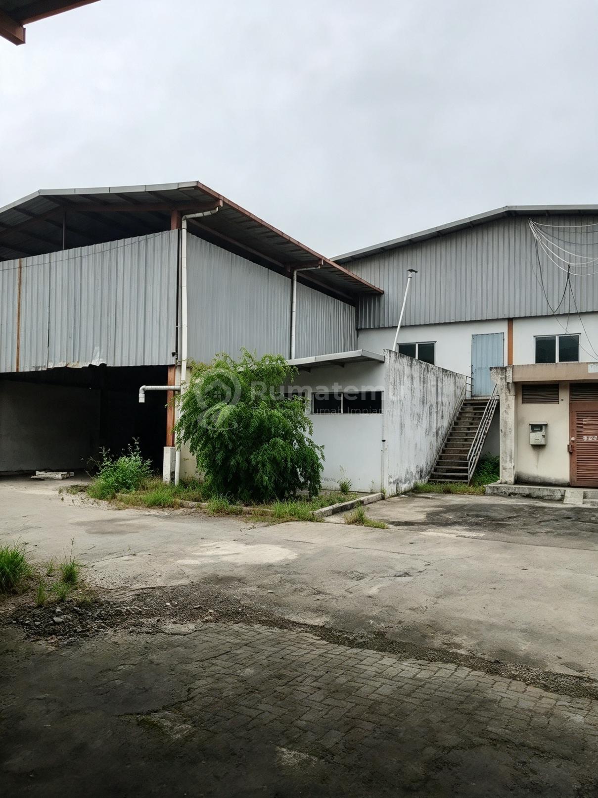 Dijual Ex Pabrik Lahan Parkir Luas, Daya Listrik 200KVA, Akses Kontainer 40" di Balaraja Tangerang