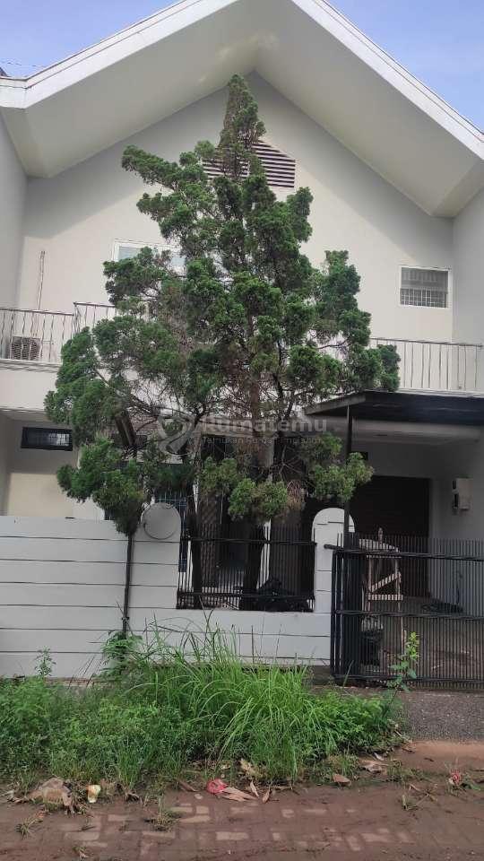 Rumah 2 Lantai Sudah Renovasi Semi Furnished SHM di Intercon Cluster, Jakarta Barat