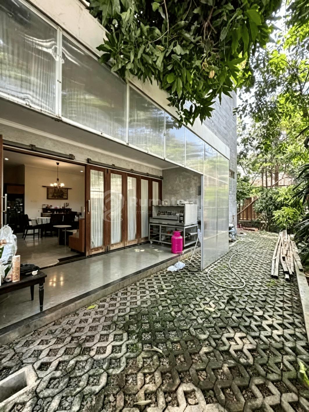 Rumah Asri Hook Full Furnished Dalam Komplek di Cilandak