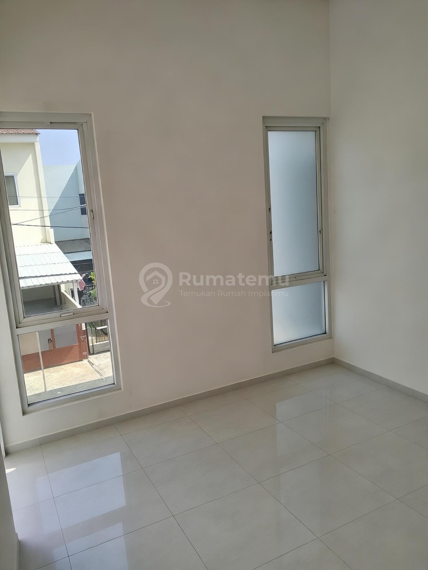 Dijual Rumah 2 Lantai 2 BR di Gading Griya Lestari - Kelapa Gading Jakarta Utara