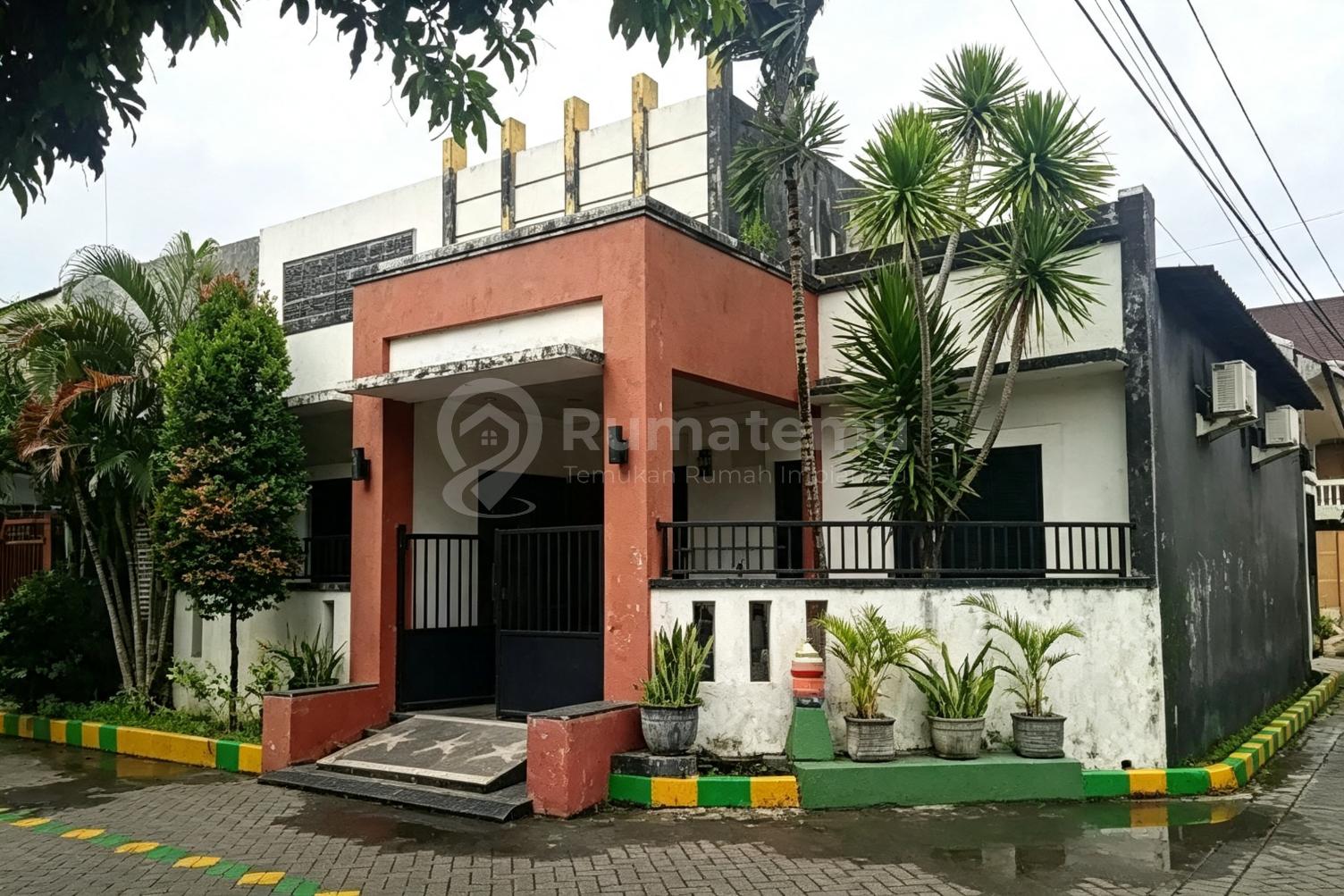 Rumah Hook Murah Dalam Komplek Babatan Indah Wiyung Surabaya