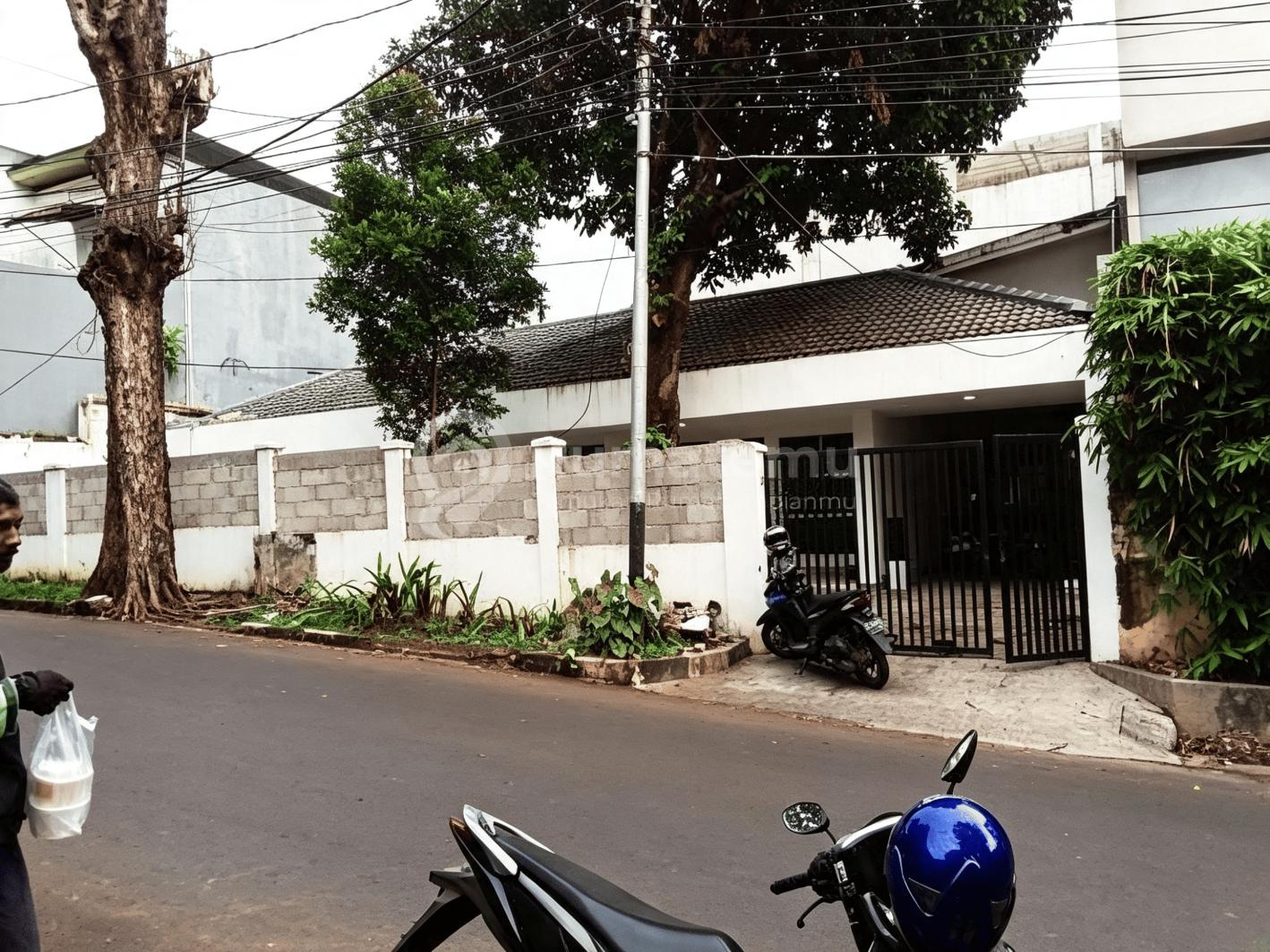 Dijual rumah di Radio Dalam Unfurnished Row jalan 2 mobil, Gandaria Utara, Kebayoran Baru