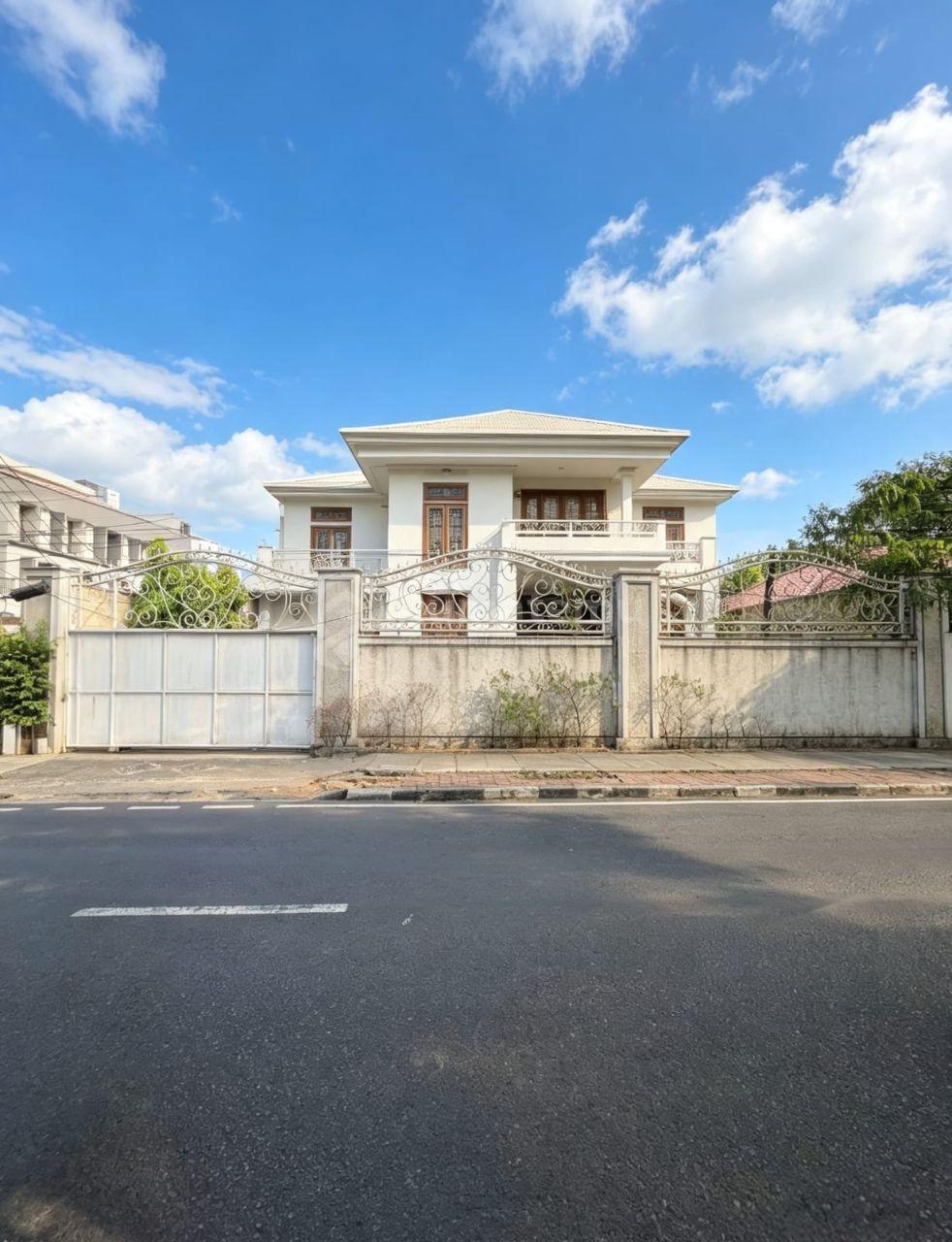 Rumah Mewah Prime Area Jl. Dharmawangsa, Kebayoran Baru, Jakarta