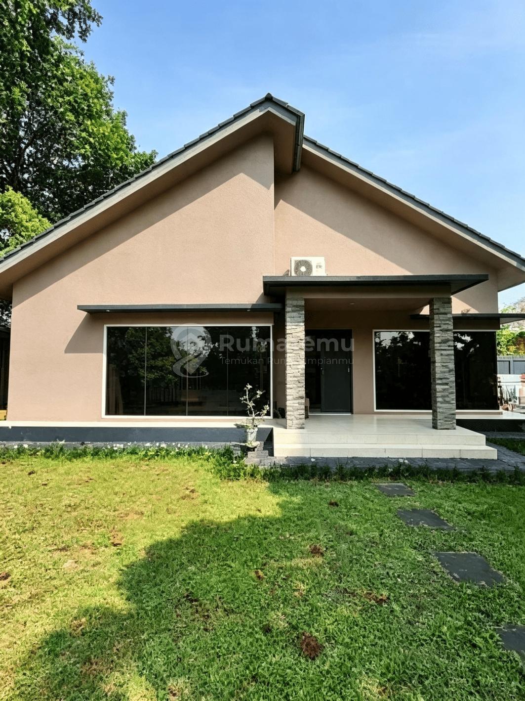 Rumah Villa Desain Mewah Dalam Pedesaan di Tajur Halang Bogor