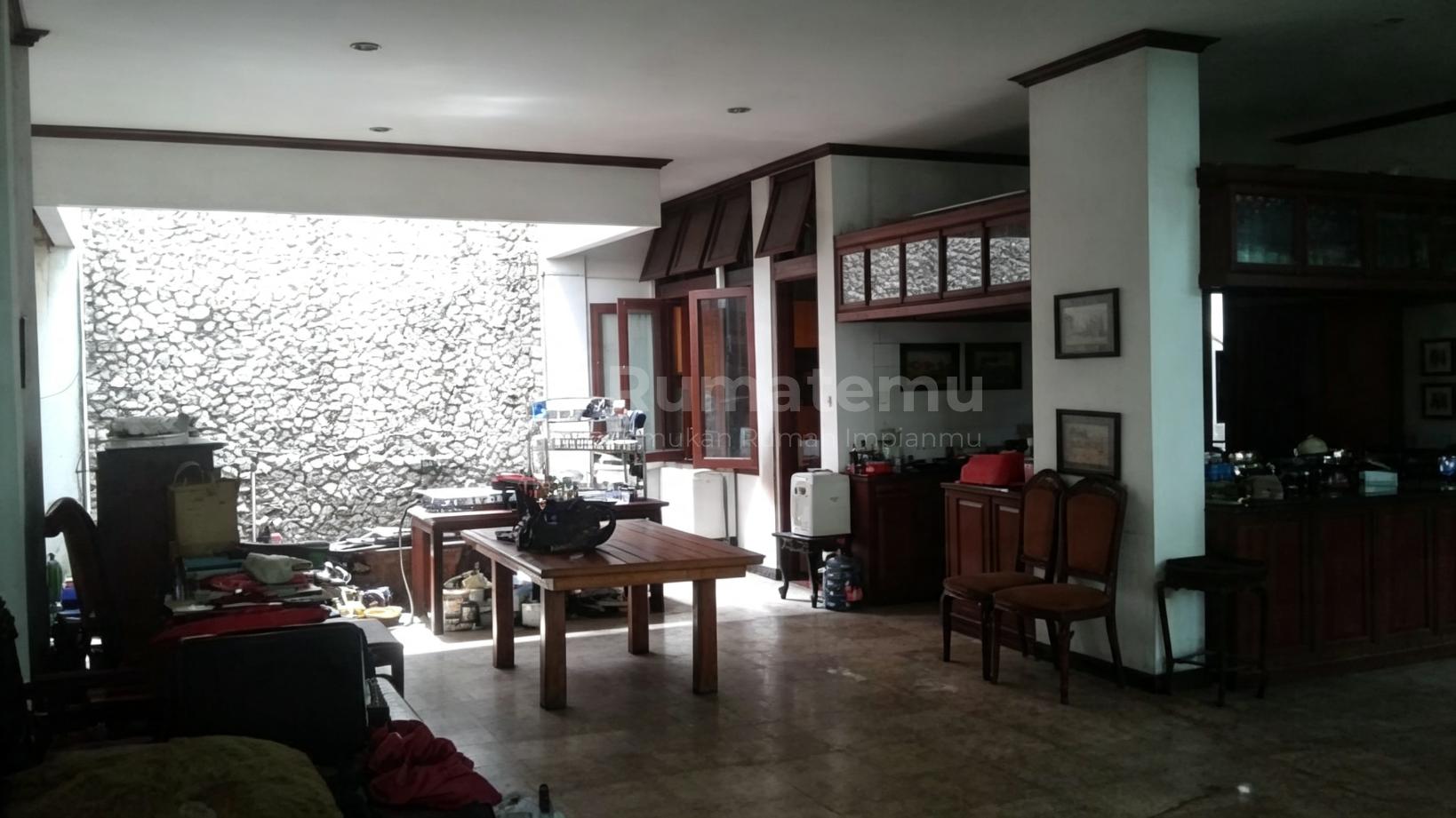 Dijual rumah Cocok untuk usaha, tempat tinggal, kost, resto, cafe  dibawah NJOP di Bintaro Jaya Sektor 1, Bintaro