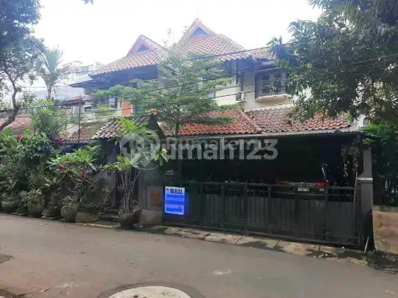 Rumah Super Strategis dan Sejuk Ada Taman di Hang Jebat. 1 km ke Mabes Polri.