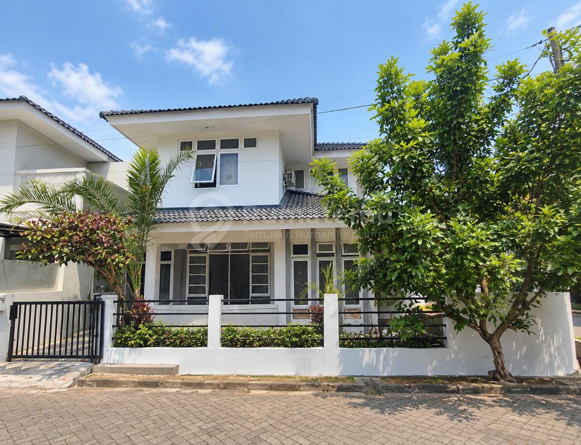 Rumah Dijual di Bintaro Sektor 9, 2 Lantai dengan 4+1 Kamar Tidur