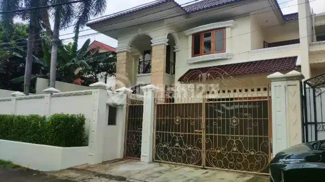 Rumah siap huni ada kolam renang Cilandak jakarta Selatan