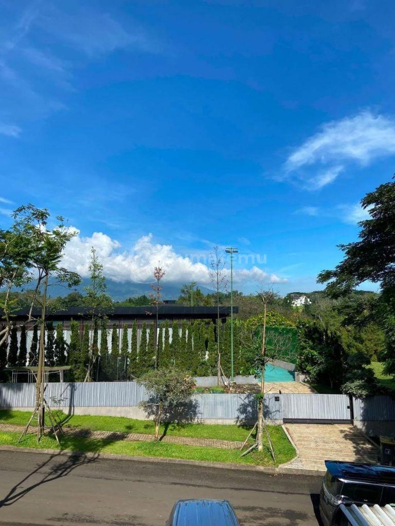 ​[VIEW PEGUNUNGAN] Rumah Mewah 3 Lantai SHM @ Rancamaya Golf Estate Bogor – 4,8M (Nego)