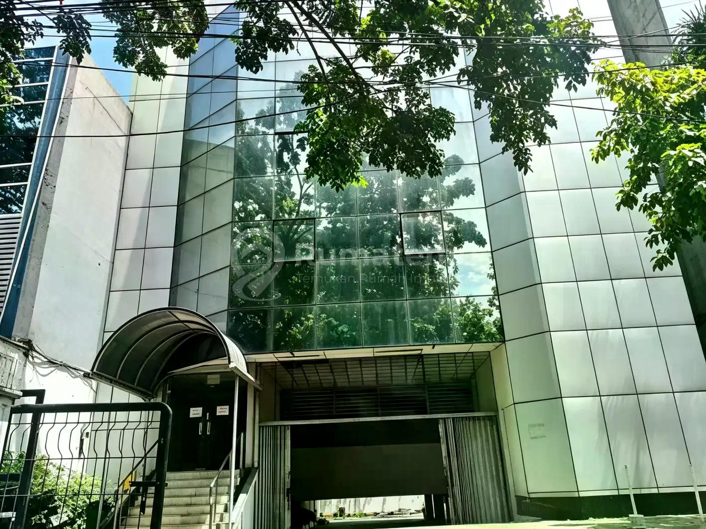 Dijual Gedung 5,5 Lantai Menteng Luas !! Ada Lift & Basement, Disewakan Per Lantai Hanya 135Ribu/M²/Bulan!! Jakpus