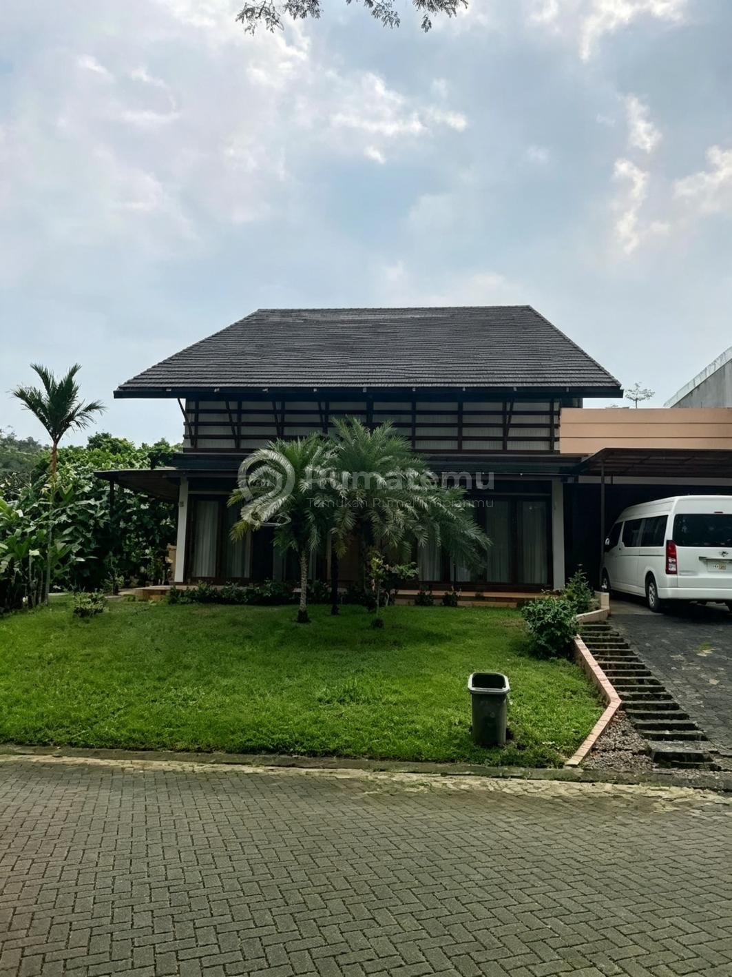 Rumah Hoek Design Menarik Cluster Premium Strategis
