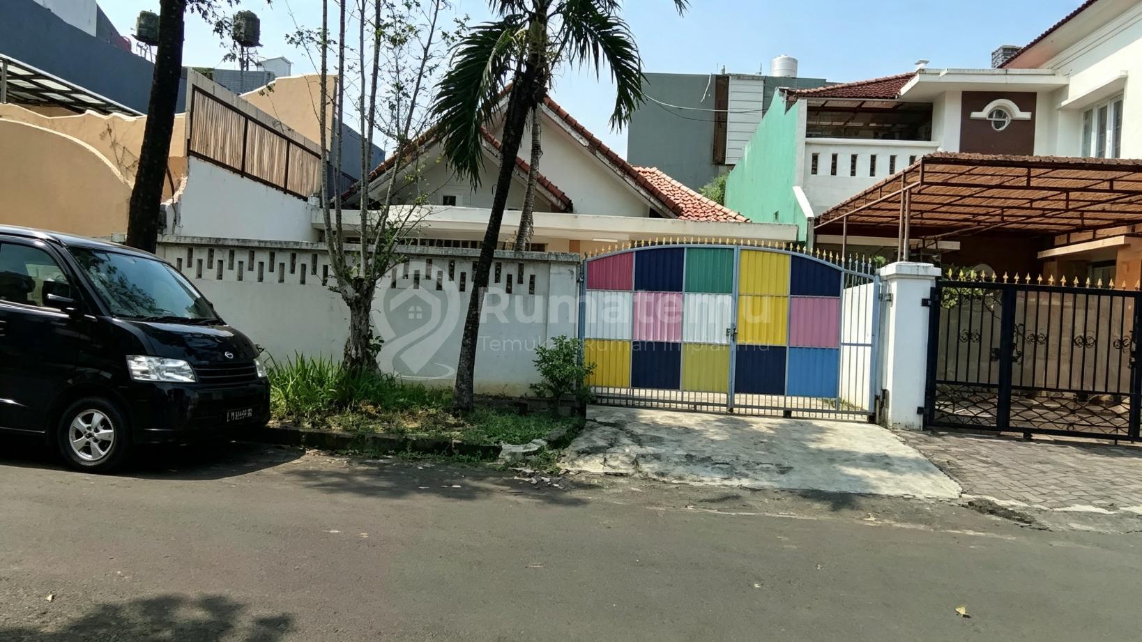 Rumah Terawat Hitung Tanah di Komplek Permata Buana Puri Indah Kembangan Jakarta Barat