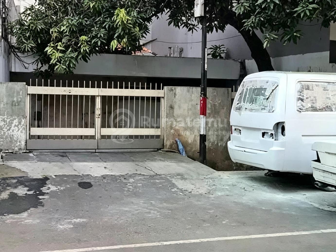 Rumah Hitung Tanah Pinggir Jalan Raya, 150 Meter Ke Ltc Glodok