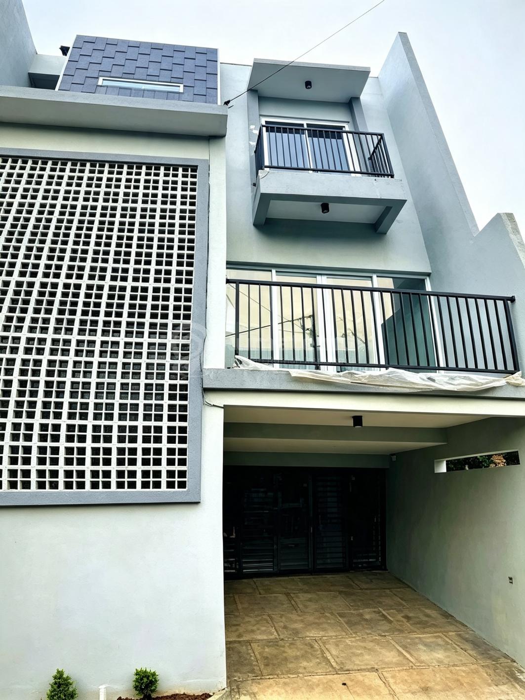Dijual Rumah Baru 3 Lantai Design Minimalis di Pesanggrahan Lokasi Rumah Sangat Strategis Dekat RSUD Pesanggrahan Jakarta Selatan