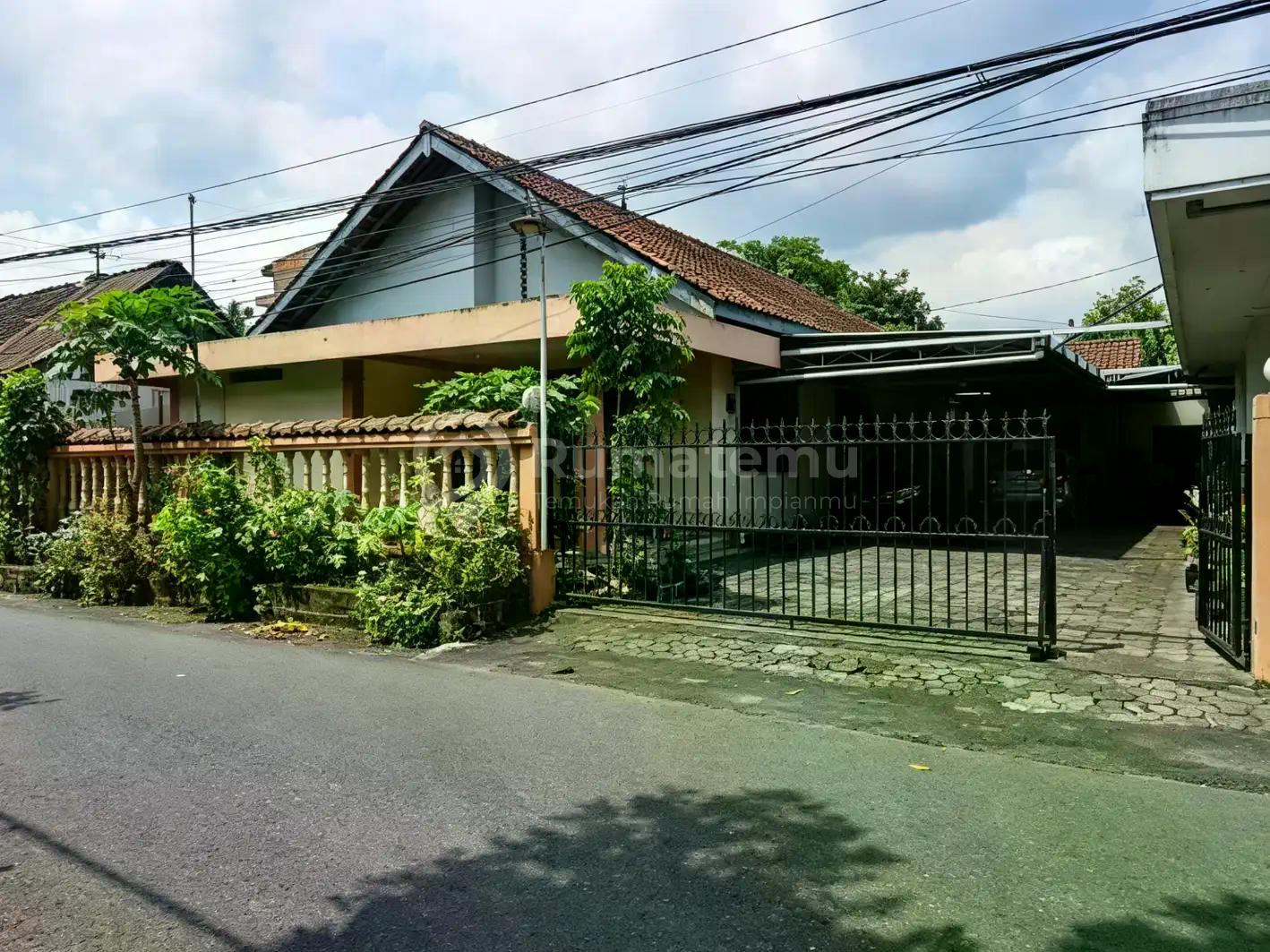 Disewakan Rumah di Tempel, Dekat Banyak Fasum, Cocok untuk Kantor