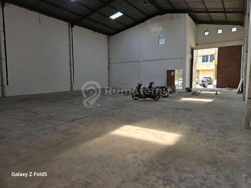 Gudang Mutiara Kosambi Dadap disewakan luas 360 meter Rapih Siap Pakai 