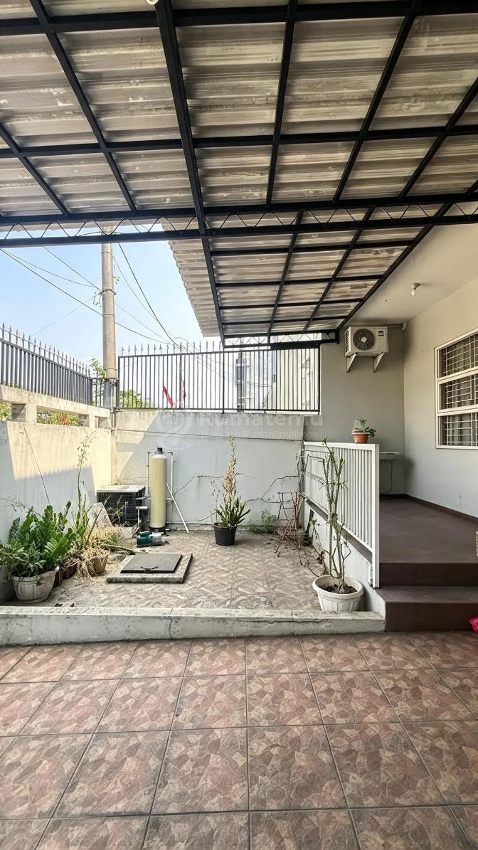Taman Surya 5, Pegadungan, Kalideres, Jakbar..Dijual Rumah 2 1/4 Lantai, Rapi, Siap Huni, Hadap Barat Daya (Lbh ke Selatan), Listrik 4.400 Watt, Semi Furnished, Shm.-R3no926.k3l | Rumah123