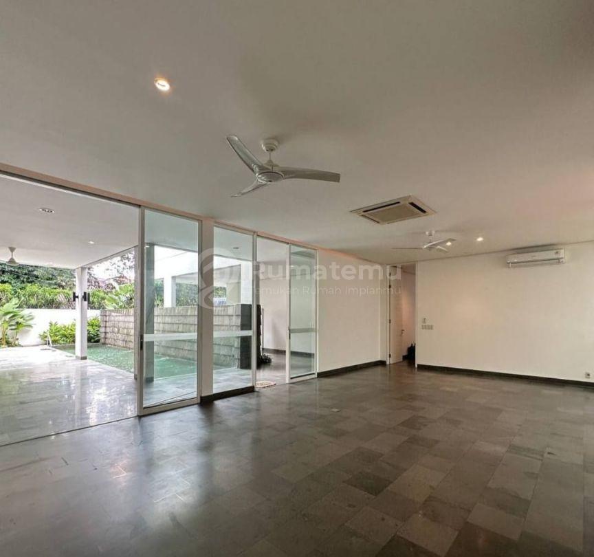 RUMAH DISEWAKAN BARU 2 LANTAI DI KEBAYORAN BARU