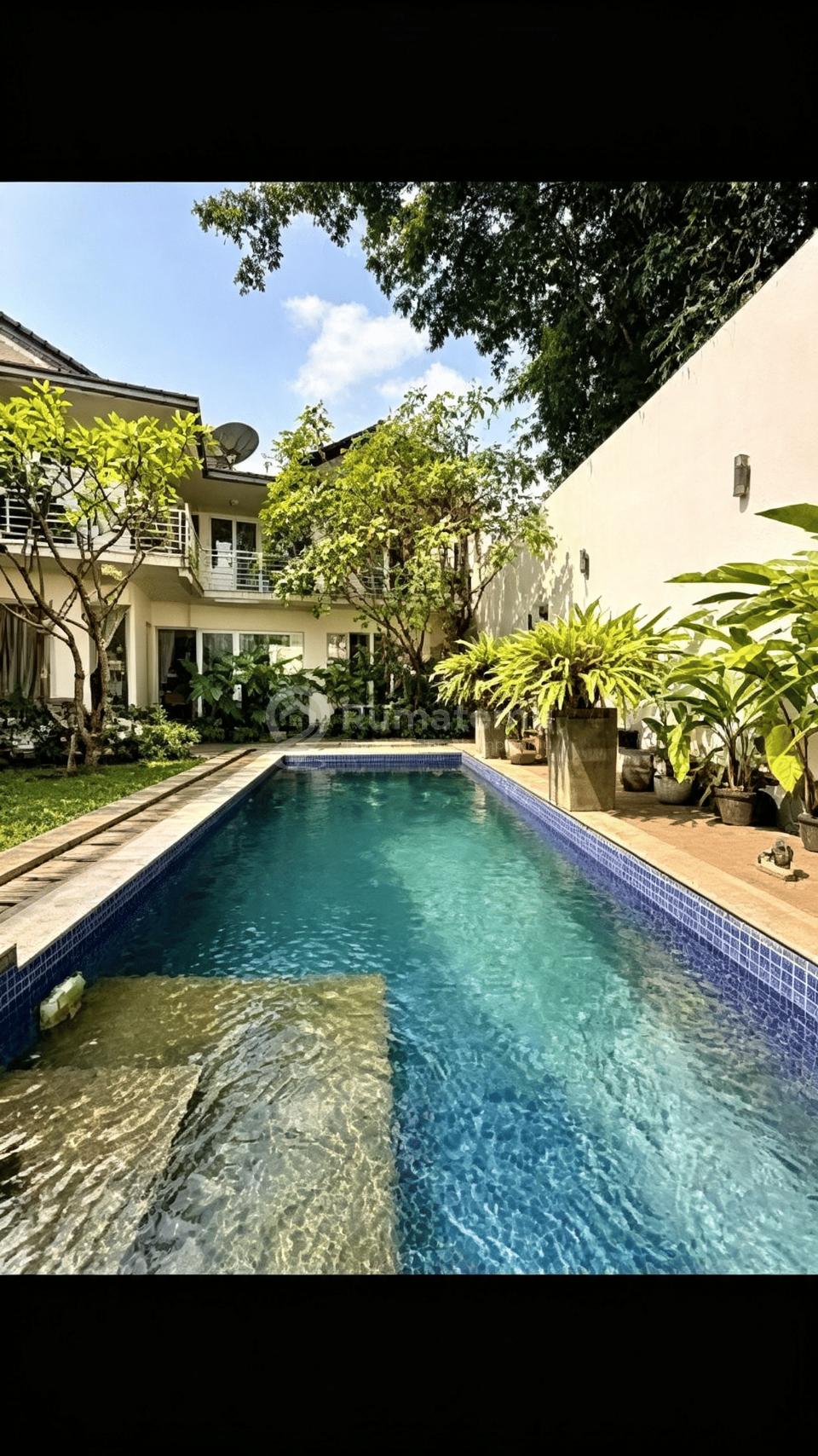 Dijual Rumah Mewah ada Kolam Renang di Taman Senayan Bintaro