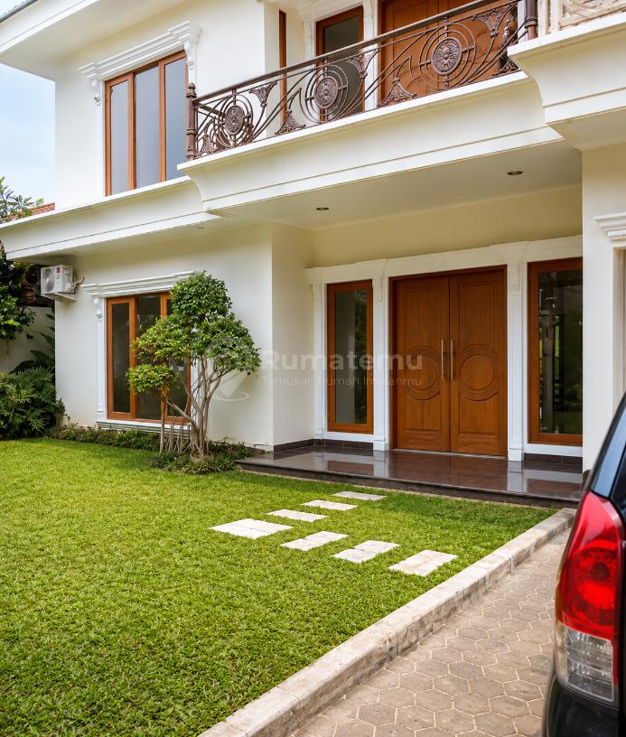 Jual rumah + swimming pool BU di Pejaten Barat, Pasar Minggu, Jakarta Selatan