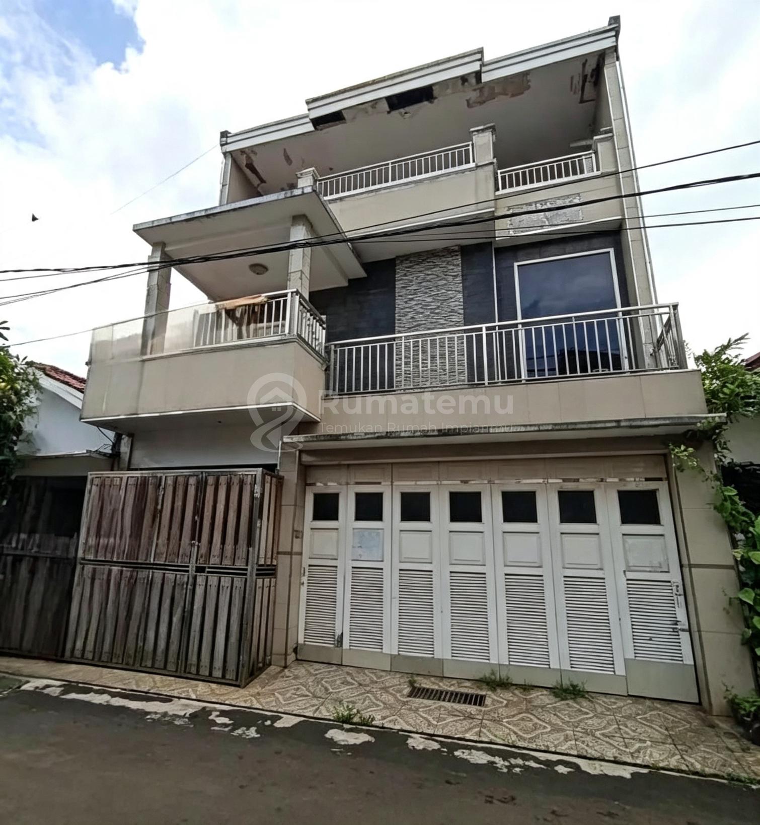 Dijual Rumah 3 Lantai Bagus Strategis Siap Huni di Pisangan Ciputat