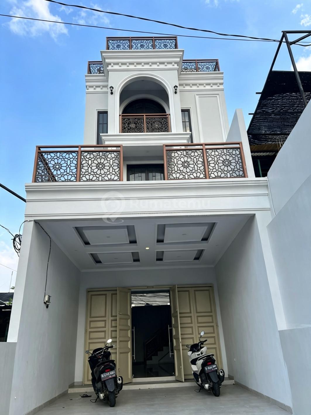 Dijual Ruko elegan Classic 3.5 lt Dekat akses Toll Andara, Jagakarsa, Ciganjur, Jakarta