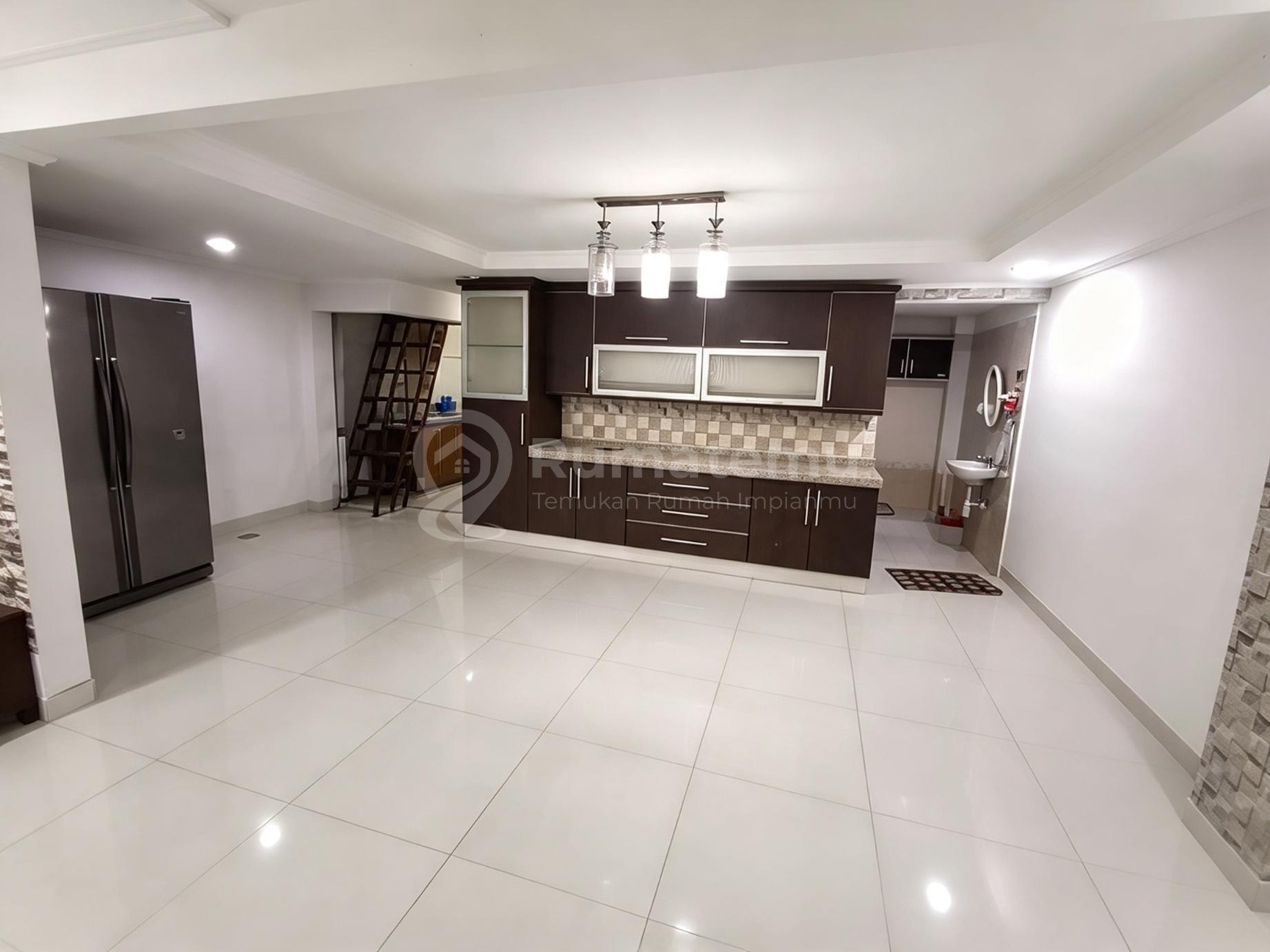 Dijual Atau Disewakan Rumah 2 Lantai 3 BR Pelepah Indah - Kelapa Gading