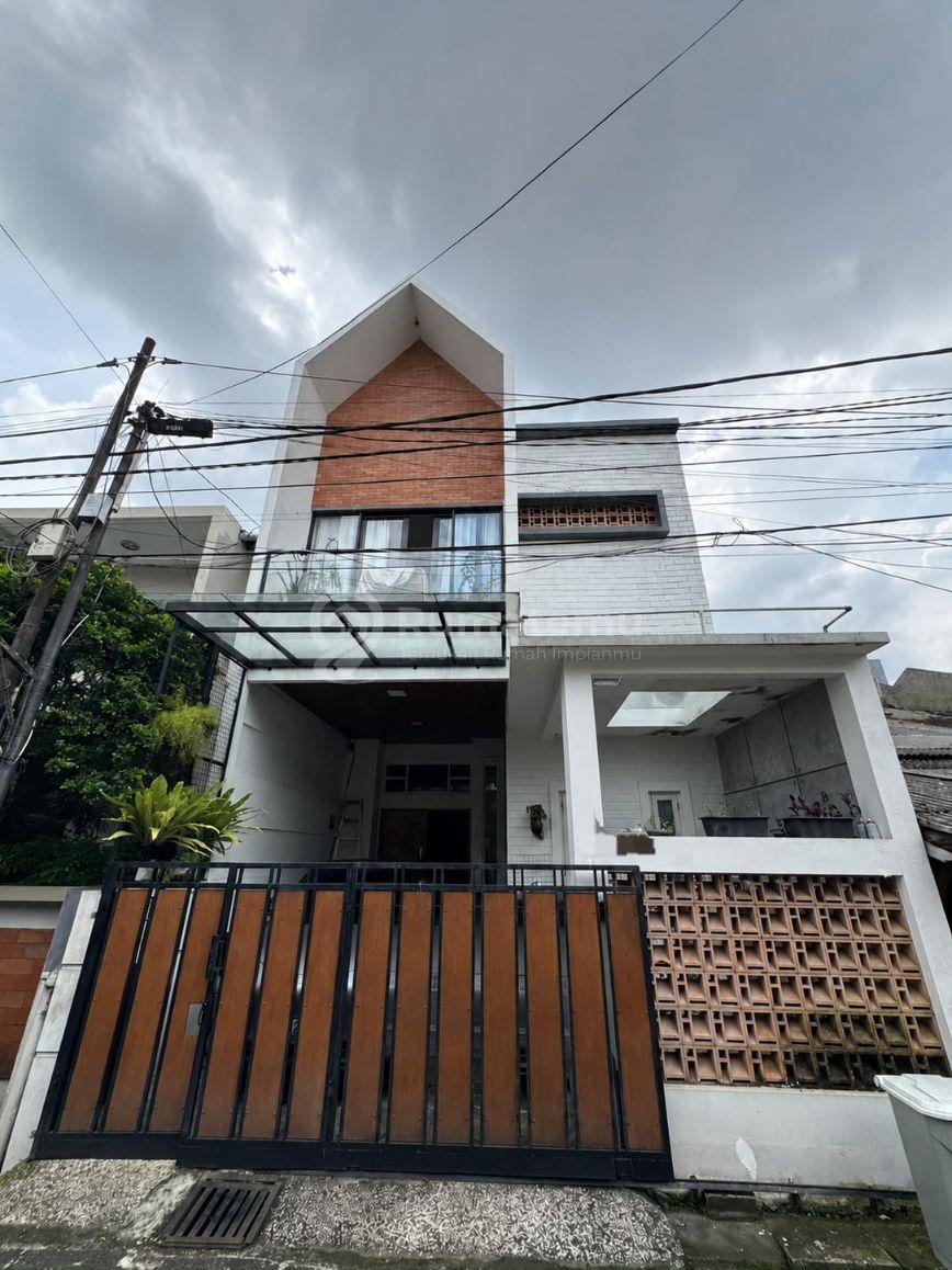 Dijual Rumah Konsep Scandinavian dengan Area Bebas Banjir di Pondok Bambu Jakarta Timur
