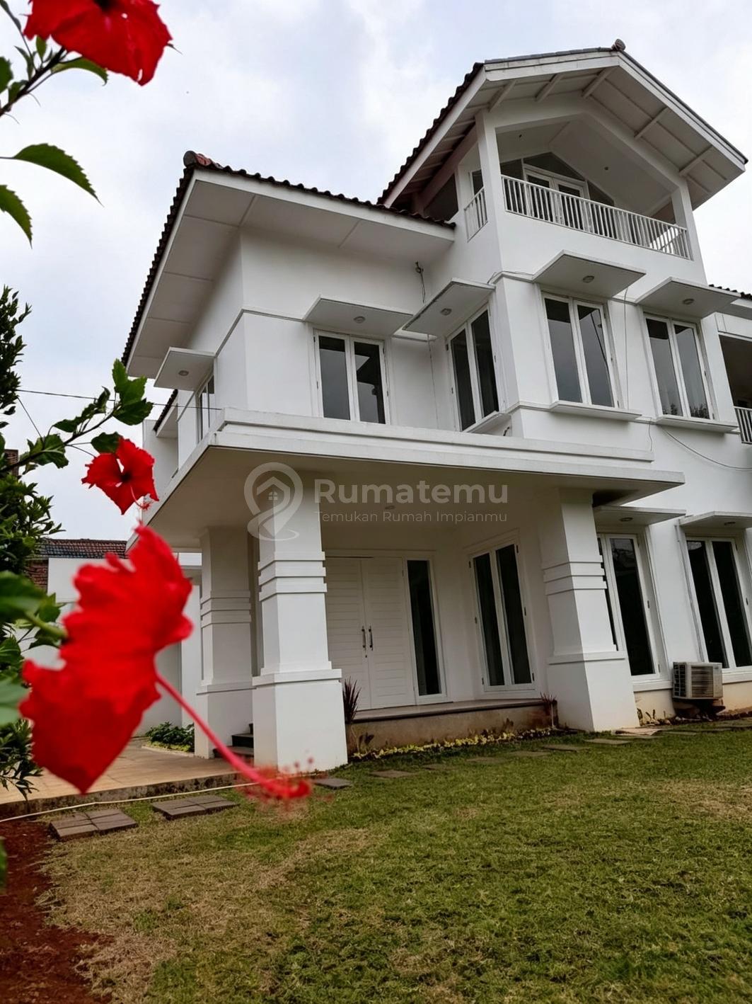 Sewa Rumah mewah terdapat swimming pool di Cipete Selatan, Cilandak, Jakarta Selatan