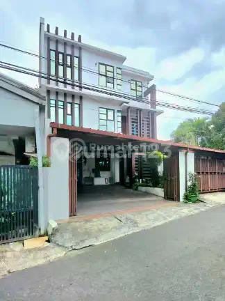 Rumah Bagus 3 Lantai Dekat MRT Haji Nawi