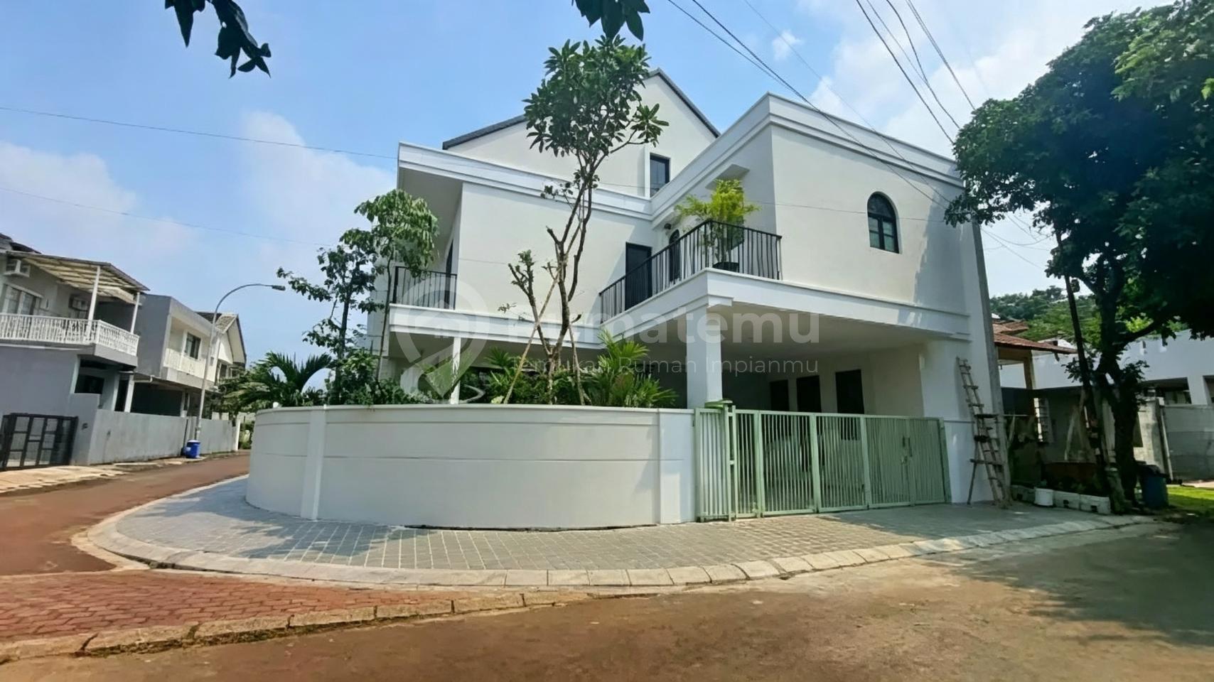 Dijual Rumah Hoek Semi Furnished, Asri di Kencanaloka BSD